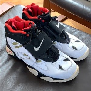 Nike Air Diamond Turf II (black/white/gold/red)